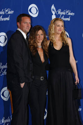 Actors Matthew Perry Jennifer Aniston Lisa Kudrow pose backstage a- Old Photo 2