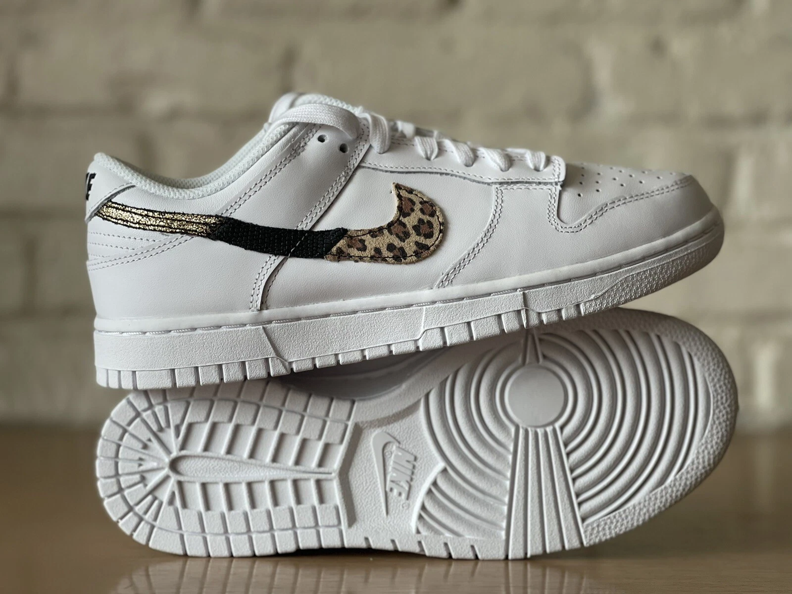 YEEZY Nike Scarpe Donna Dunk Low SE Sneakers Bianco Multicolore DD7099 100 Taglia 8 Nuove