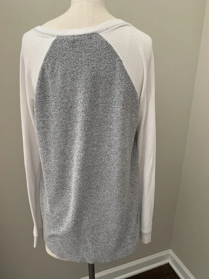 Marca + Modelo Mujer Cuello en V Manga Larga Pijama Camisa Top Vacaciones Gris Pequeño Foto 2 de 4