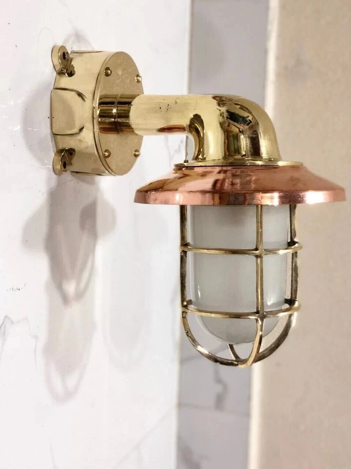 Luz de pared de paso de barco náutica de latón con deflector de cobre - caja de conexiones Foto 3 de 4