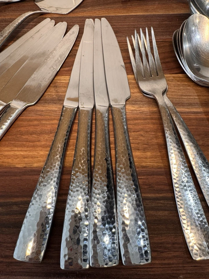 Lote de 24 cubiertos de acero inoxidable martillado Hampton Tomodachi 18/10 Foto 2 de 4