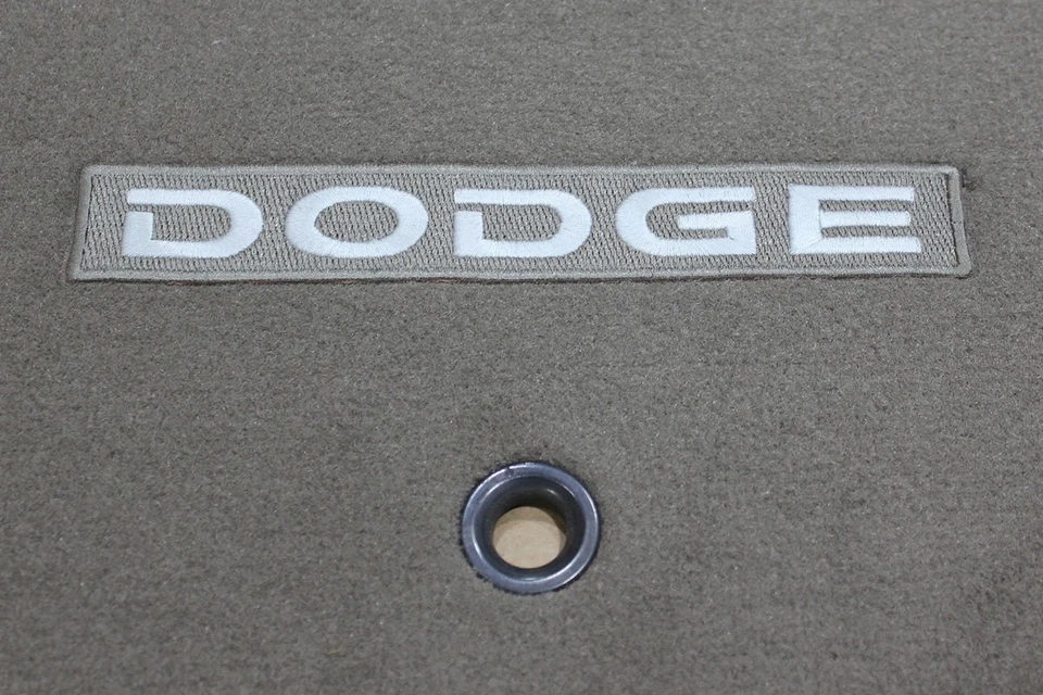 Alfombrillas de repuesto 1MF731K5AA Mopar alfombrillas delanteras y traseras Dodge calibre OEM Foto 3 de 4