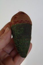 Antique Victorian Era Folksy Emery Strawberry Green Pincushion (3.5") Antique Victorian Era Folksy Emery Strawberry Green Pincushion (3.5") - Image 1