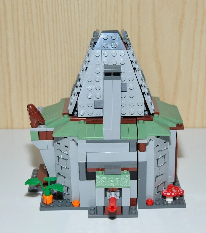 LEGO Harry Potter 4738 Hagrid's Hut, foto 3 di 5
