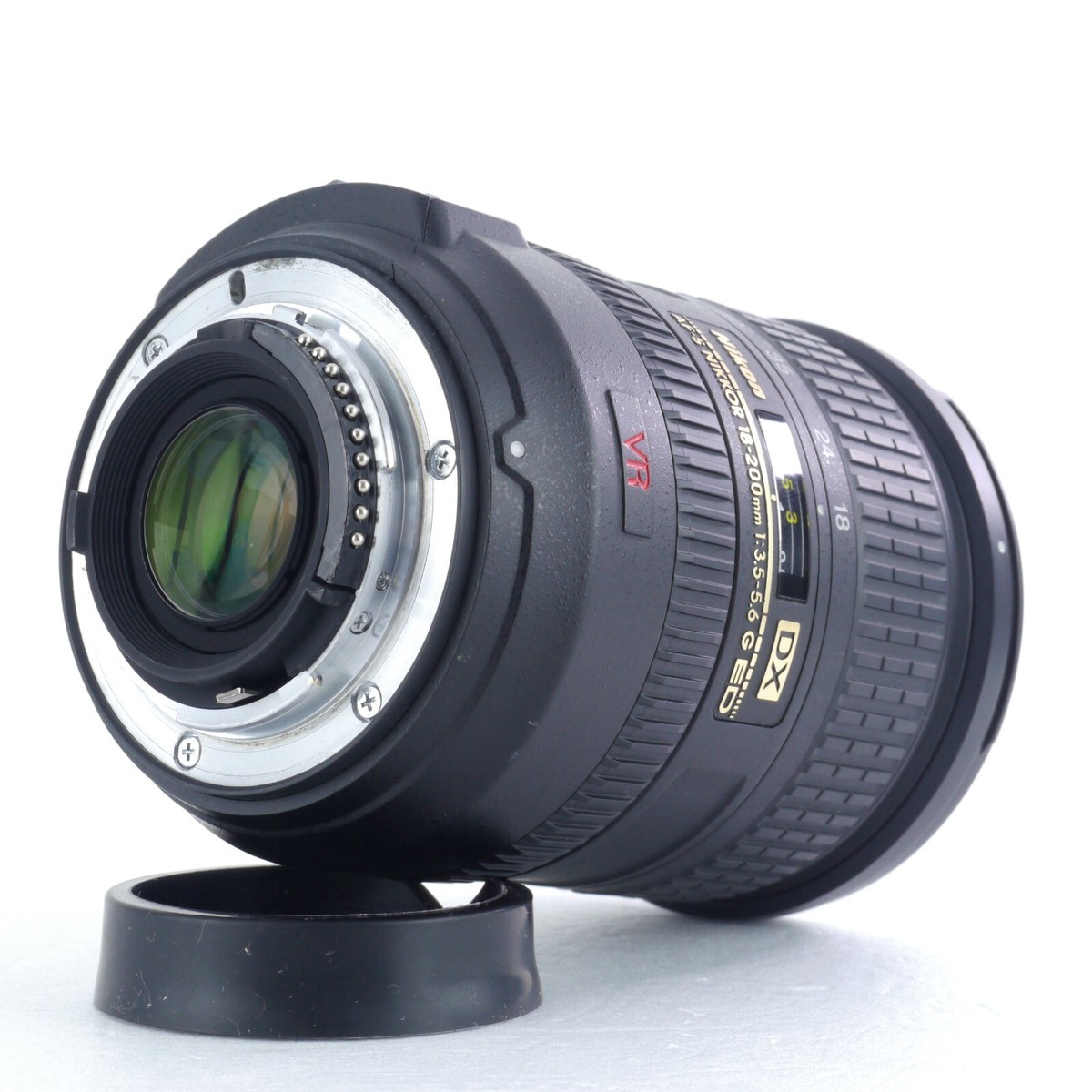 Nikon AF-S DX NIKKOR 18-200mm f/3.5-5.6G ED VR [Near Mint] W/hood