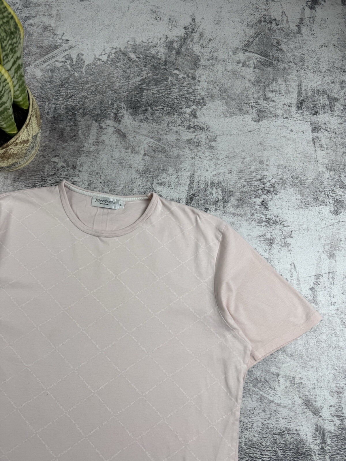 T shirt maglietta vintage Yves Saint Laurent monogramma completo YSL rosa rosa jersey