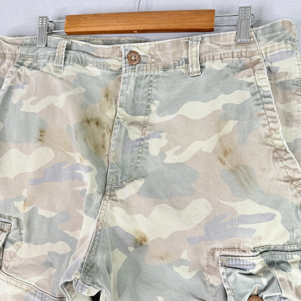American Eagle Camo Cargo Shorts Mens38 Green Camouflage Distressed Y2K Skate - Image 2 of 4
