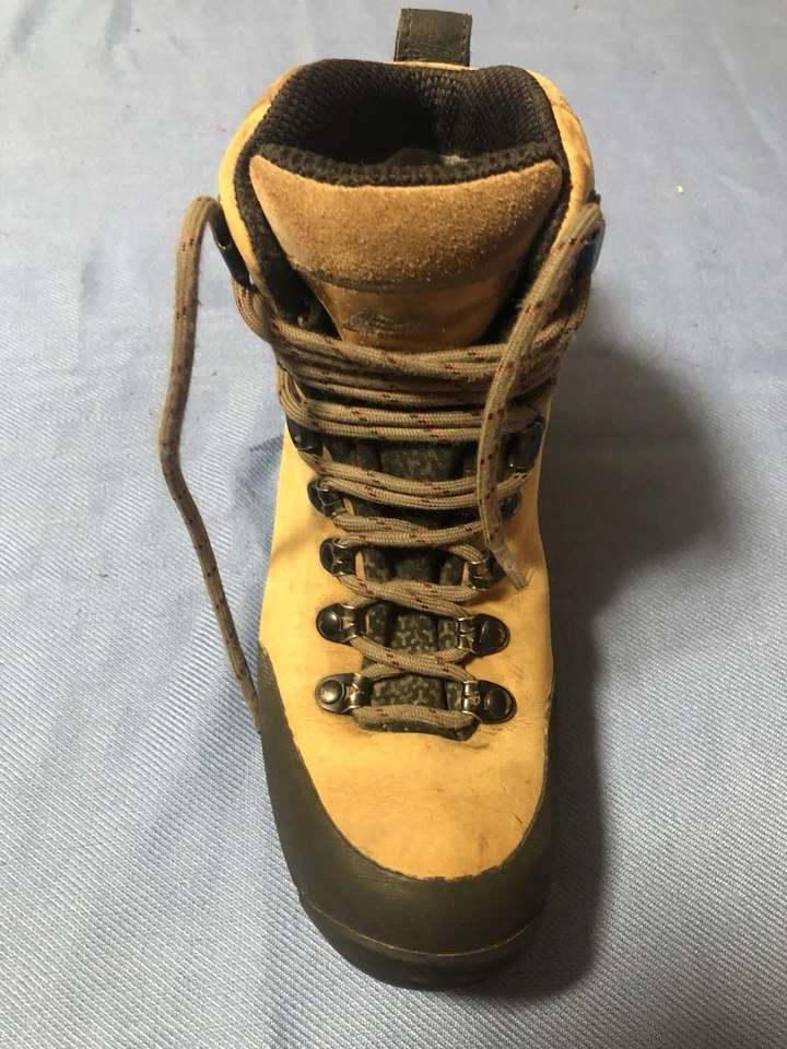 Women’s Montrail Hiking Boots Size 7.5 - Image 3 of 4