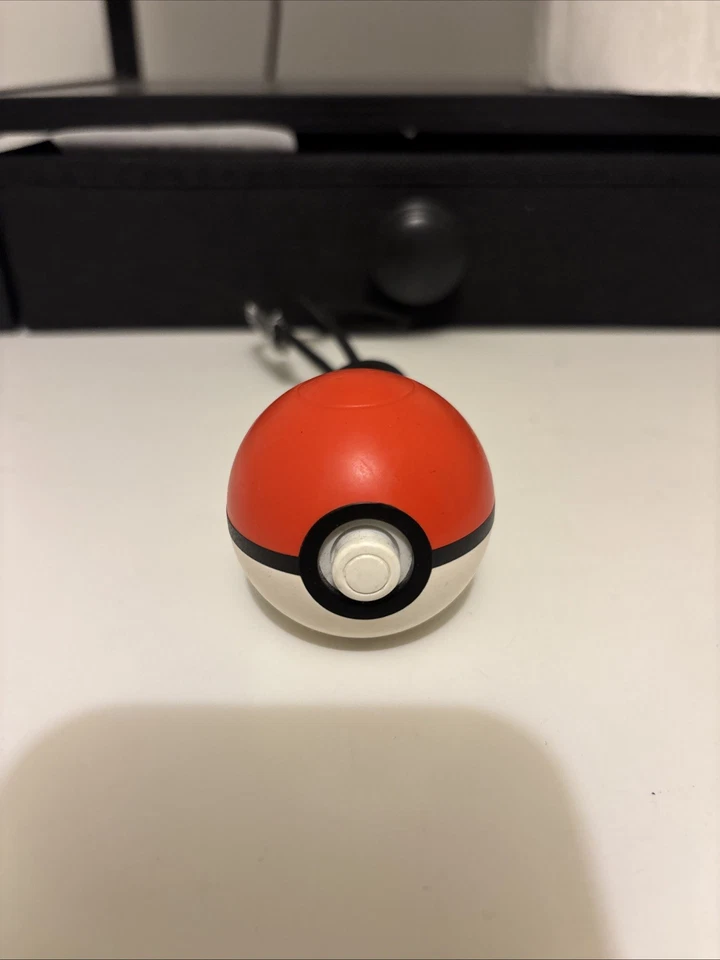 Poke Ball Plus Pokemon Nintendo Switch 2018 Let's Go Pikachu Eevee, photo 1 of 4