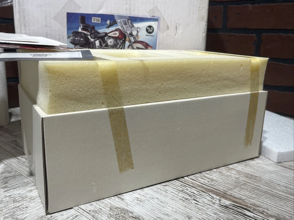 Franklin Mint Harley Davidson Heritage Softail Classic 1:10 Scale NEW IN BOX - Image 3 of 4