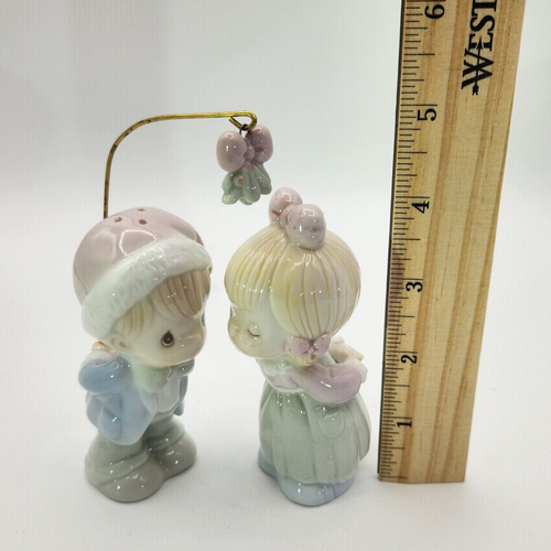 Precious Moments Salt Pepper Shakers 180661 Mistletoe Vintage 1996 with Box - Picture 6 of 9