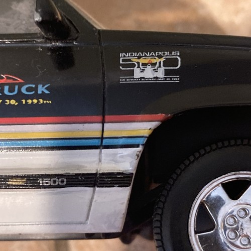 Brookfield Collectibles 1993 CHEVy SUBURBAN 1:24 SCALE diecast MODEL SUV Bank - Picture 8 of 8