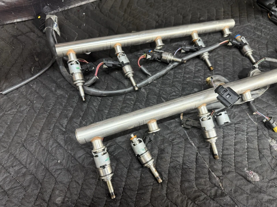 Audi R8 Plus V10 2018 OEM LH RH riel inyector de combustible falta 1 Foto 3 de 4