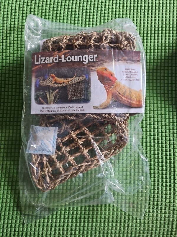 Penn-Plax Reptology Lizard Lounger Corner Triangle with Ladder for reptiles