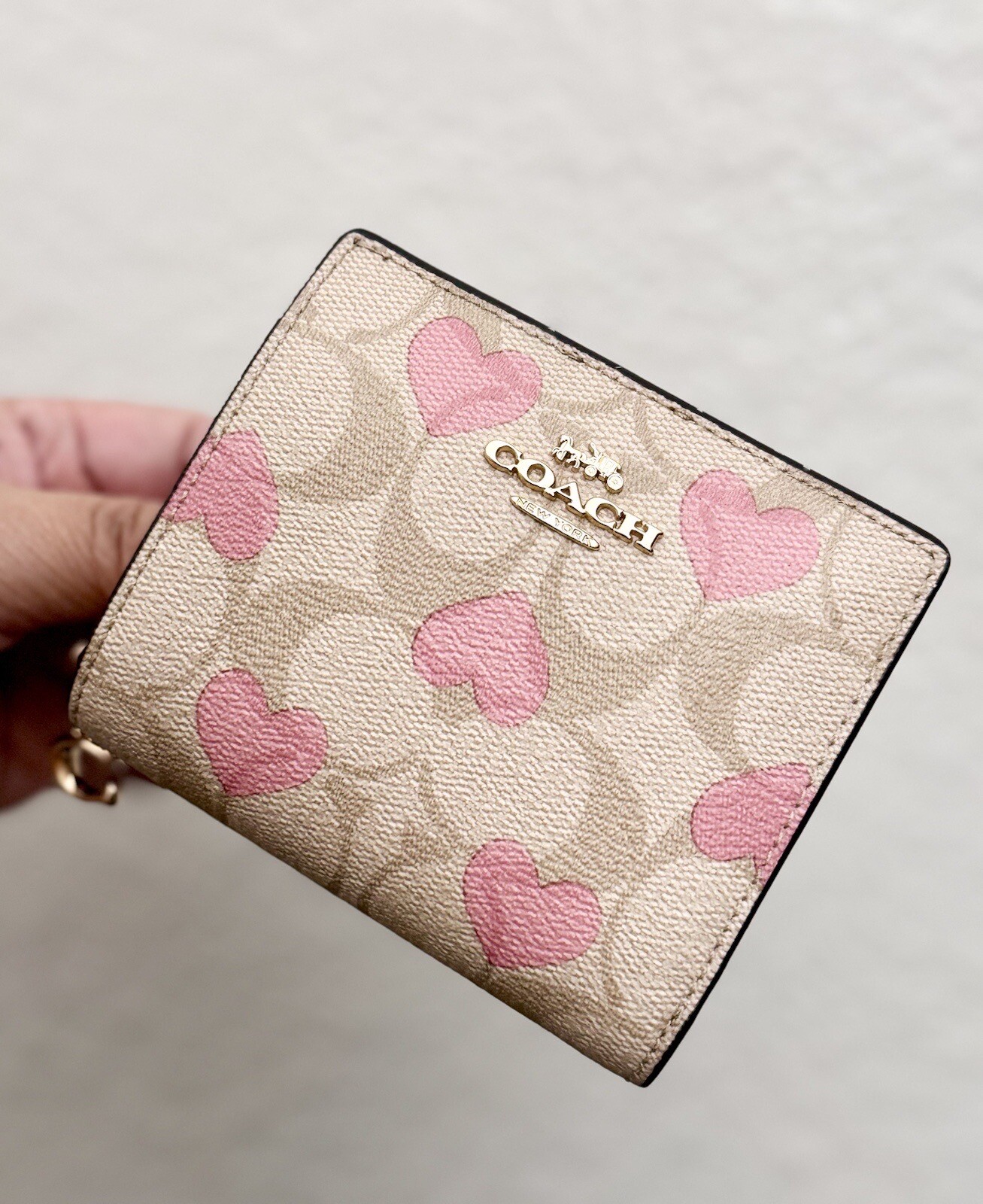 Coach Snap Wallet In Signature Canvas With Heart Print CQ145 image 2