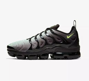 black green vapormax plus