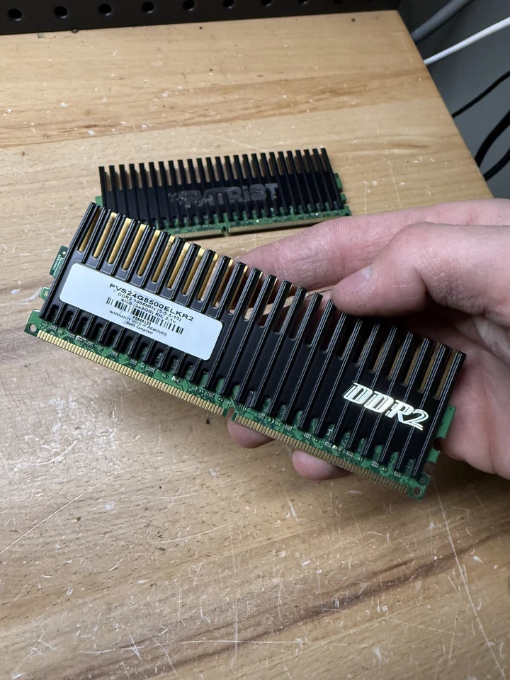 (O) Patriot 4GB PC2-8500 DDR2-1066MHz non-ECC Unbuffered CL7 240-Pin DIMM Dual - Image 3 of 4