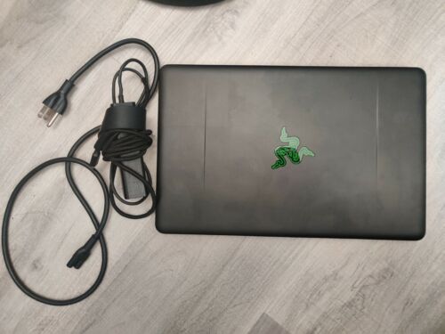 Razer Blade Stealth 13" Core i7-6500U @ 2.5 GHz, 256 GB SSD memory, 8 GB ram - Picture 1 of 3