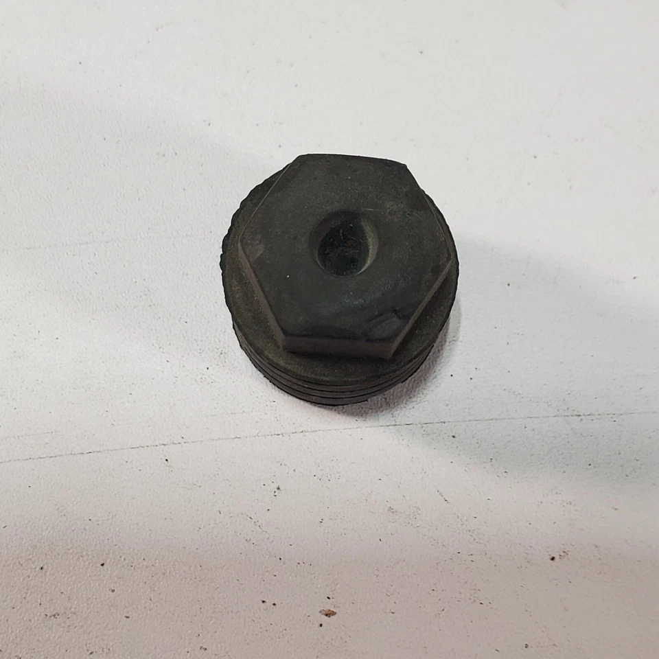 PARAGOLPES / TOPE DE TOPE HOOD JOUNCE - AUDI A3 A4 A5 RS4 RS5 - 8D0823481 OEM Foto 2 de 4