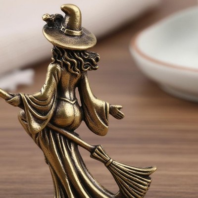 Hexe auf Besenstiel Statue handgefertigt Hexenfigur aus Messing Vintage-Design