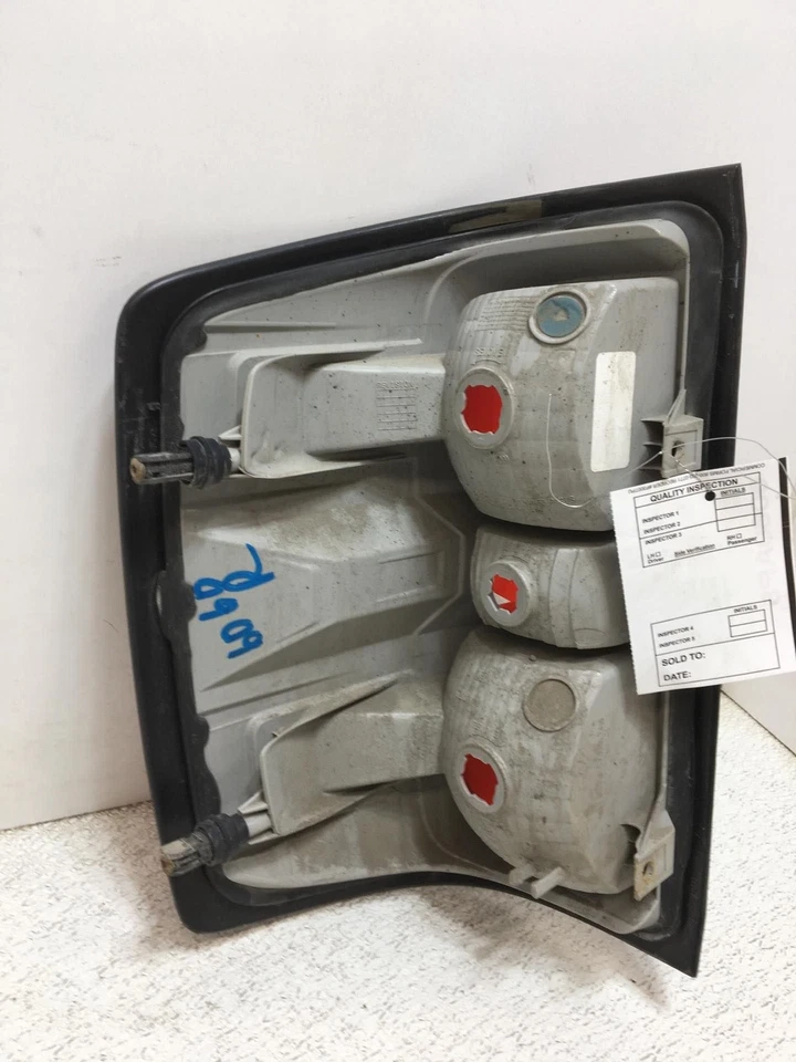 14 Cinta de luz trasera para pasajero derecho Chevy Silverado 1500 Foto 3 de 3