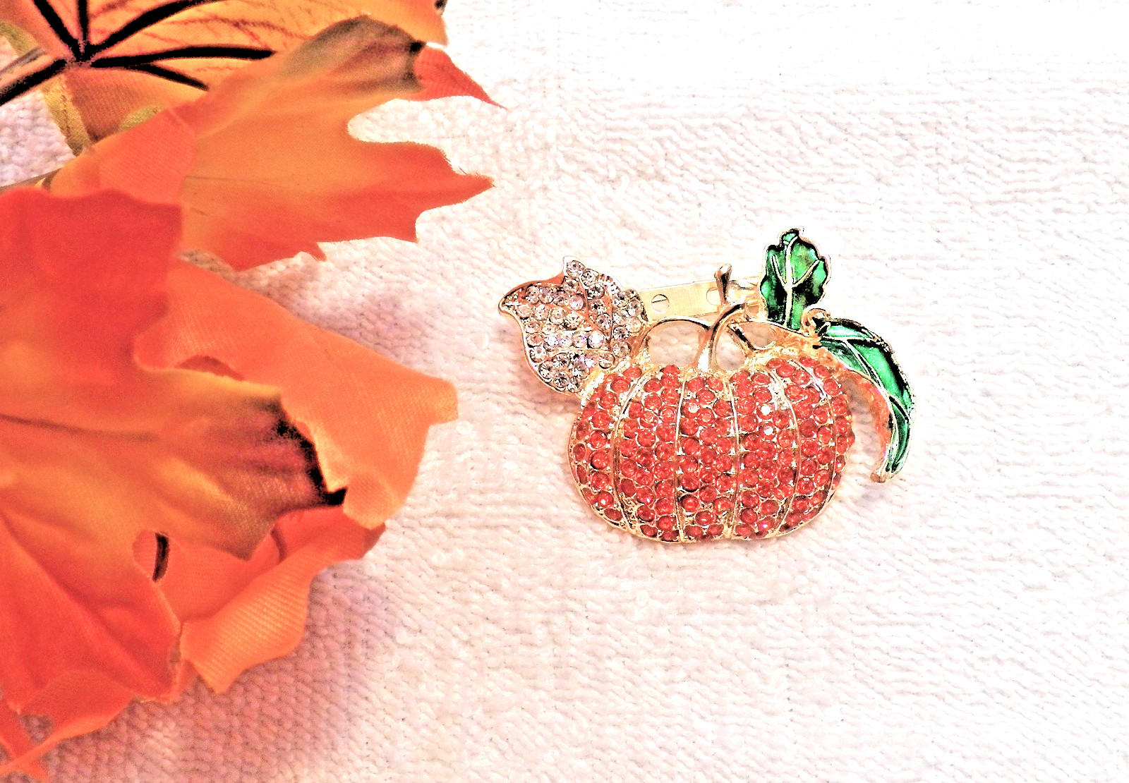 Spooky Halloween Pin Brooch Jack O Lantern Pumpkin Rhinestones Orange K13