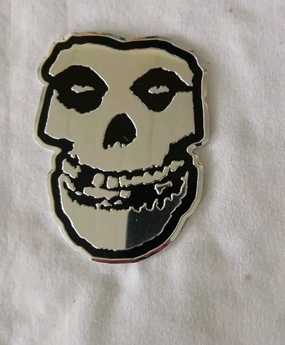 Decalcomania The Misfits Fiend Skull metallo cromato 2,1/4" x 3" con licenza Misfits - Foto 2 di 3