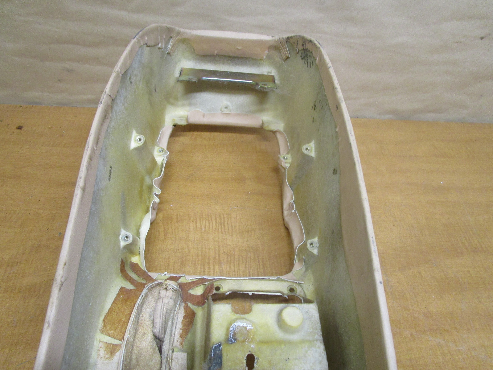 Maserati 4200 Spyder - Center Console / Tunnel Cover /Beige - P/N 67248401