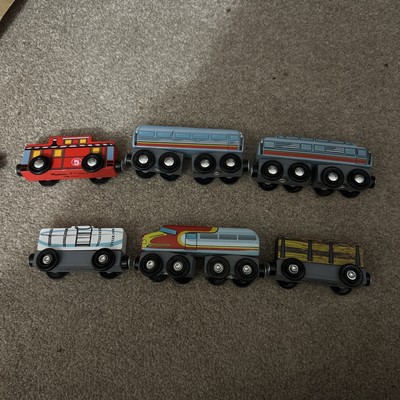 Melissa und Doug Holzeisenbahn, blau, rot, Waggons, Konvolut