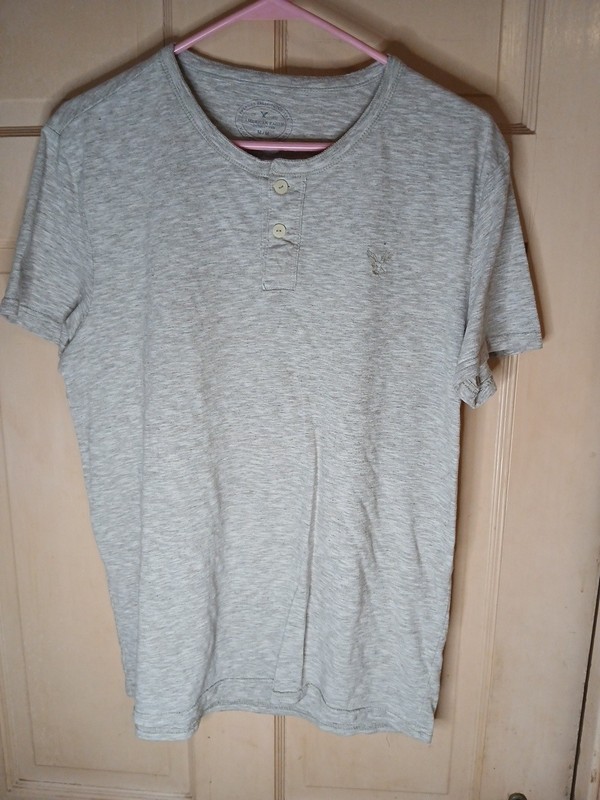 American Eagle size M Men's Tan Button Collar Classic Fit Tshirt