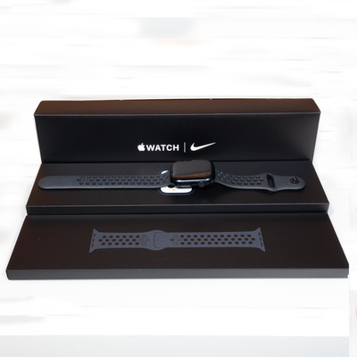 Apple Watch Series 7 - Nike Edition - 45mm Midnight Black - Alu GPS