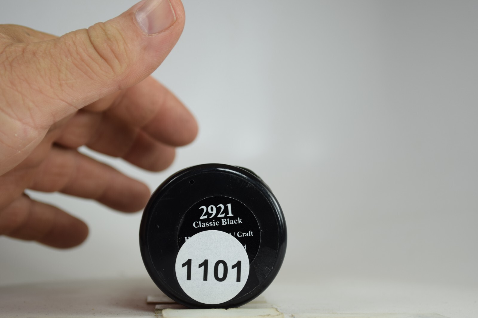 1101 CLASSIC BLACK MODEL MASTER 3 oz SPRAY PAINT