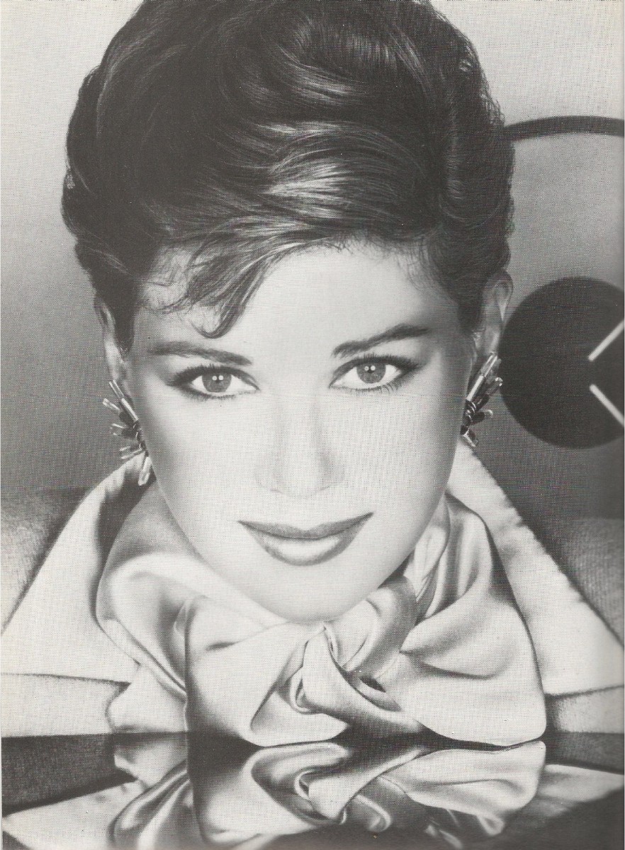80's Skrebneski Photographed 2-Page Estee Lauder Ad - Shaun Casey