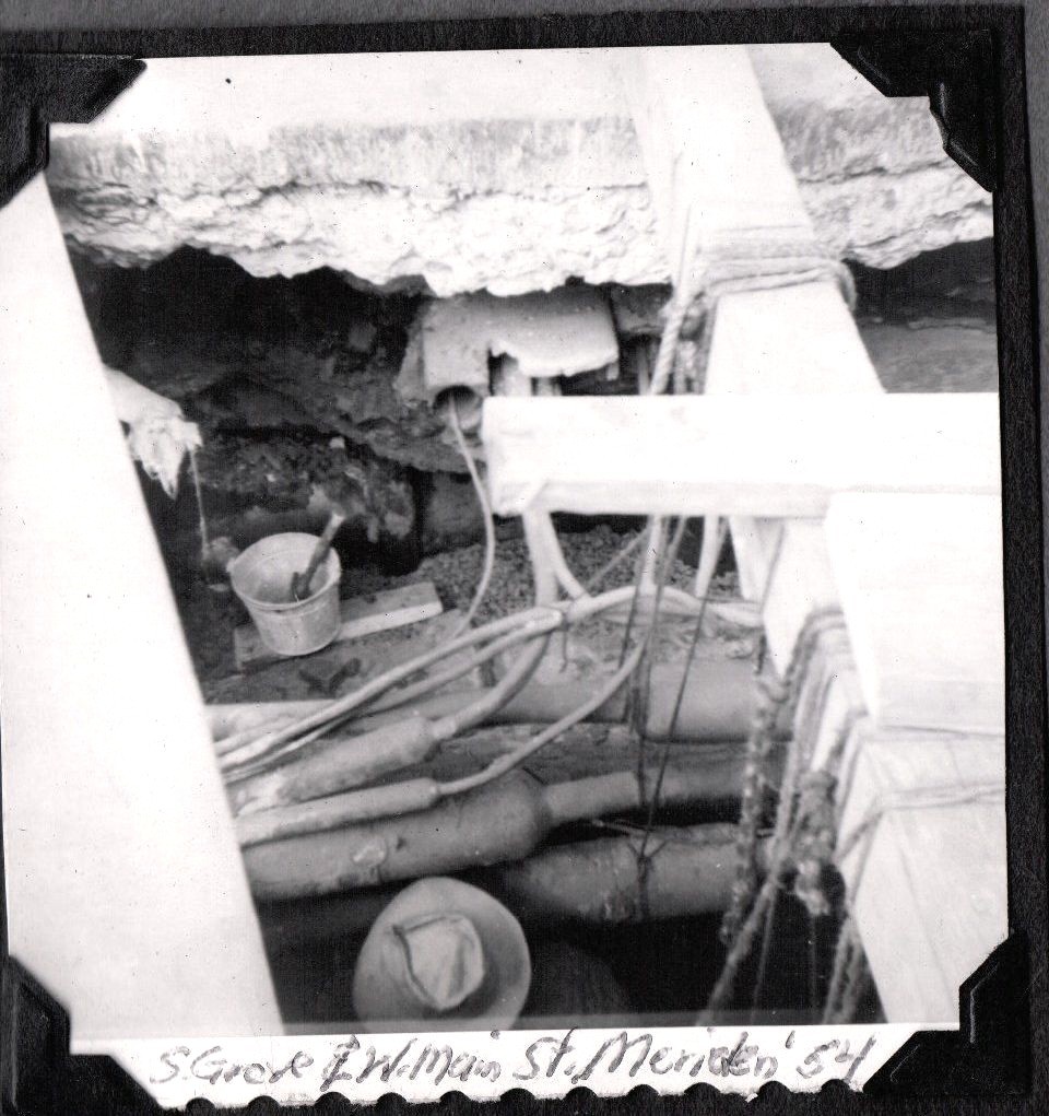 VINTAGE PHOTOGRAPH 1954 MEN WORKING U.I. CO. CONDUIT MERIDEN CONNECTICUT PHOTO