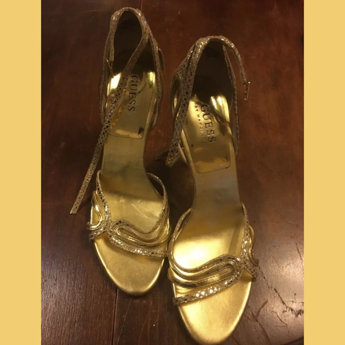 Guess sandali oro sale