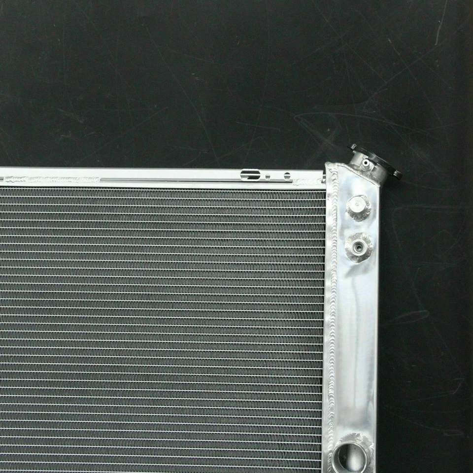 Radiador de aluminio 951B 3 filas para Chevrolet Camaro Iroc-Z GMC P2500 Pontiac 82-92 Foto 4 de 4