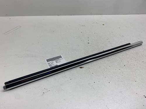 ⭕14-24 Maserati Ghibli Front Passenger Side Door Window Outer Belt Molding Right - Picture 13 of 17