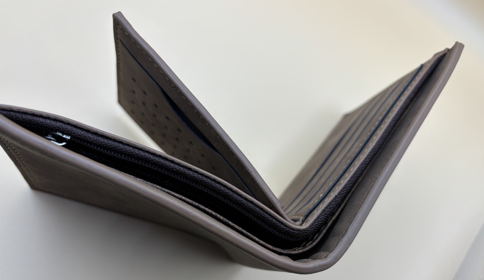 A New Guinness PU Leather Wallet With Guinness Logo Tan Coloured 12cm L X 10cm W image 5