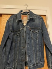 Levi  s Men  s Medium Dark Wash Denim Trucker Jacket Button Front Classic
