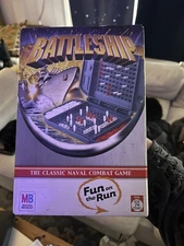BATTLESHIP "Fun On The Run" Travel Game 2005 Milton Bradley Hasbro COMPLETE euc