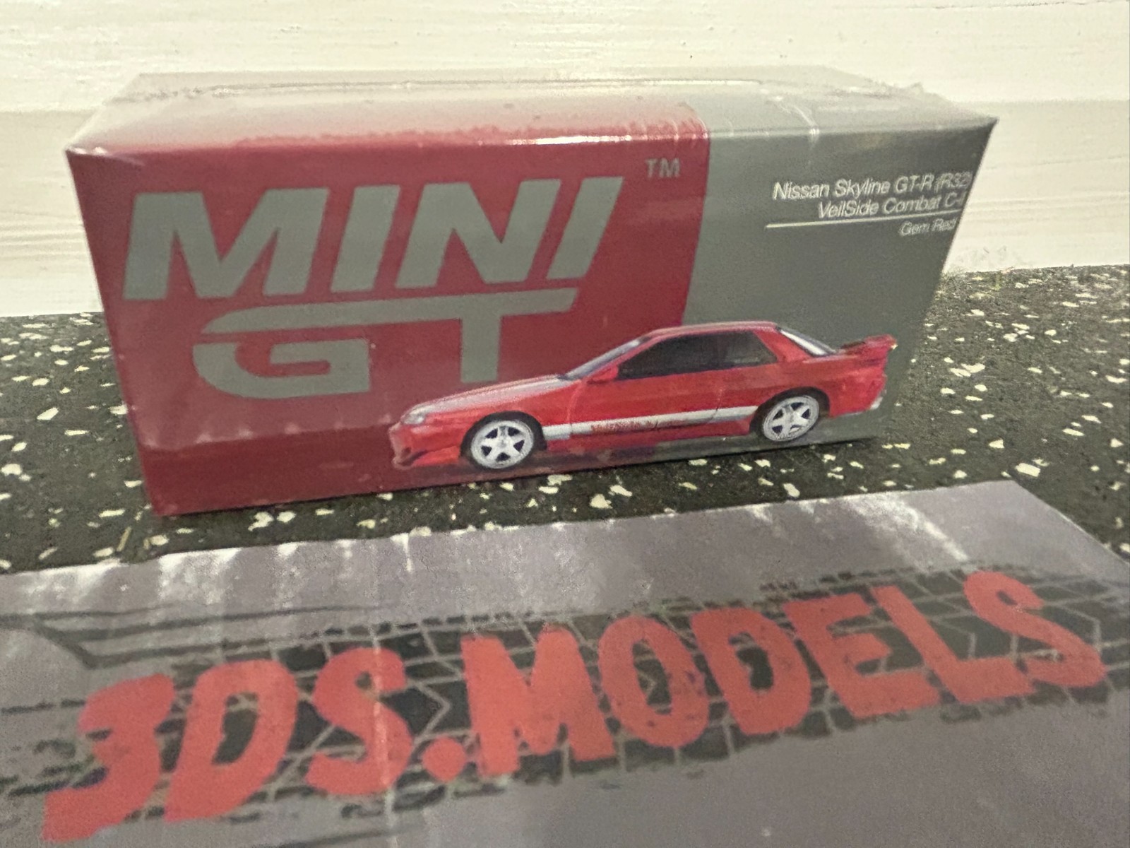 MINI GT NISSAN SKYLINE GTR R32 VEILSIDE RED 1/64 *COMBINE POSTAGE*