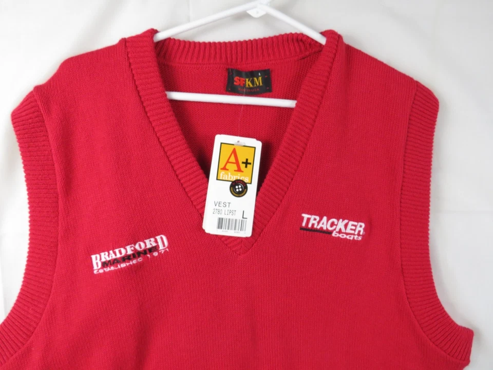 Vintage USA NWT Size L Tracker boat Bradford Marine Red Sweater Vest Cardigan - Image 3 of 4