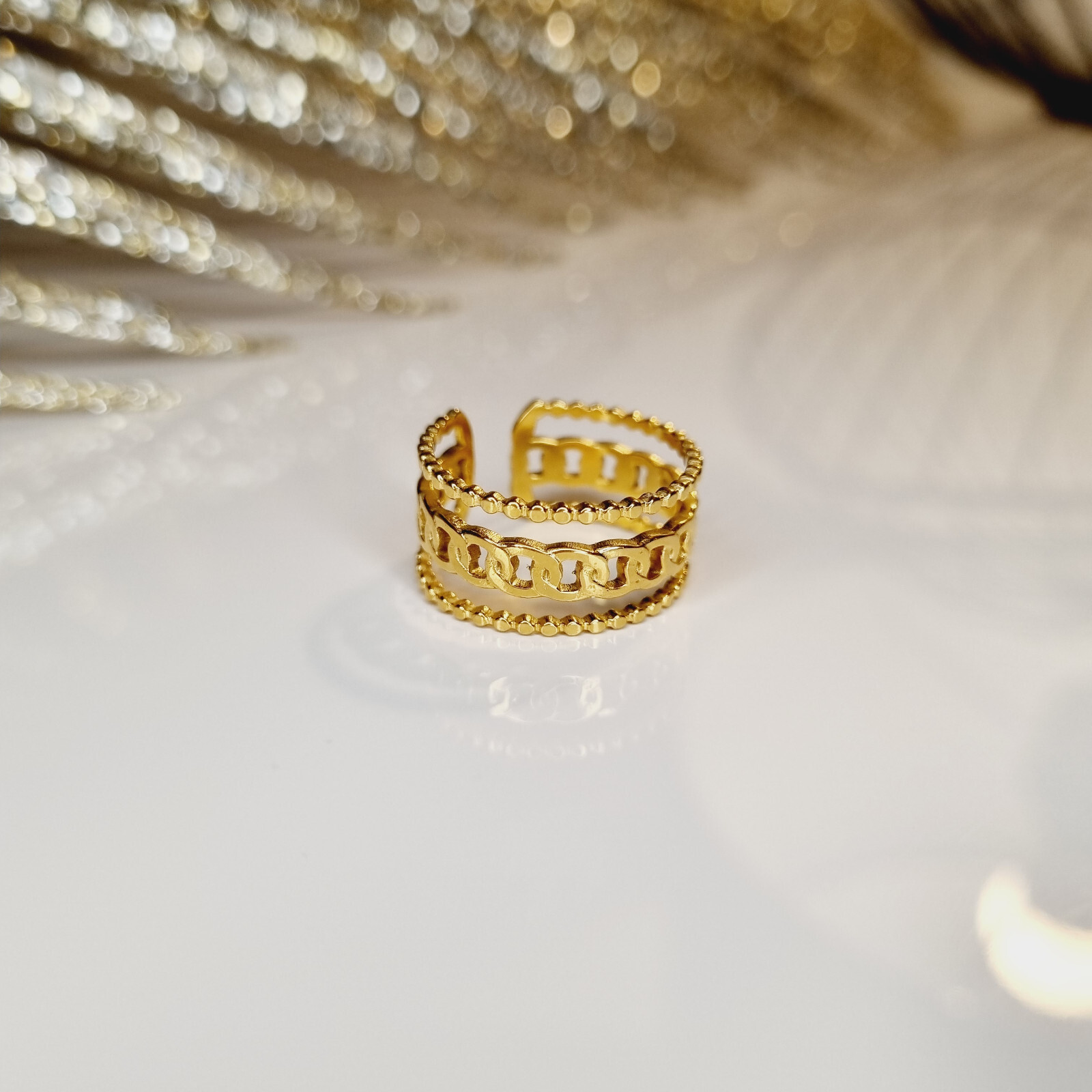 Bague Elizabeth acier inoxydable dorée réglable pour en finir avec les problèmes de taille de doigt