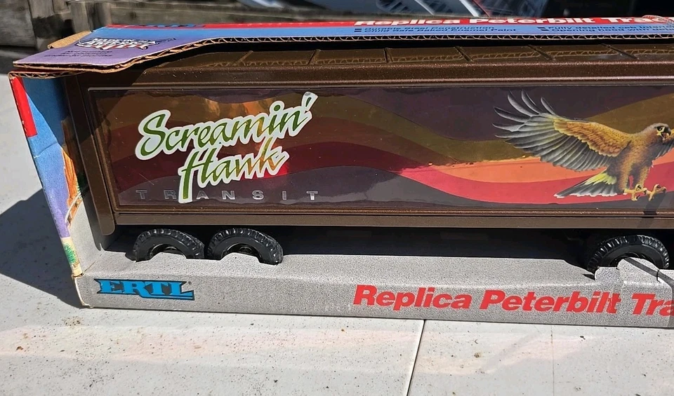 1989 Ertl Screamin Hawk Peterbilt semi reboque trator escala 1/25 novo na caixa  - Imagem 3 de 4