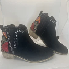 Tiara Topa-05 Boots 7.5 Black Suede Embroidered Heel Floral Boho Hippie Western