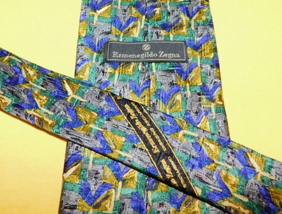 ERMENEGILDO ZEGNA MADE IN ITALY LIGHT GREEN/YELLOW/BLUE ABSTRACT DESIGN TIE. - Image 3 of 3