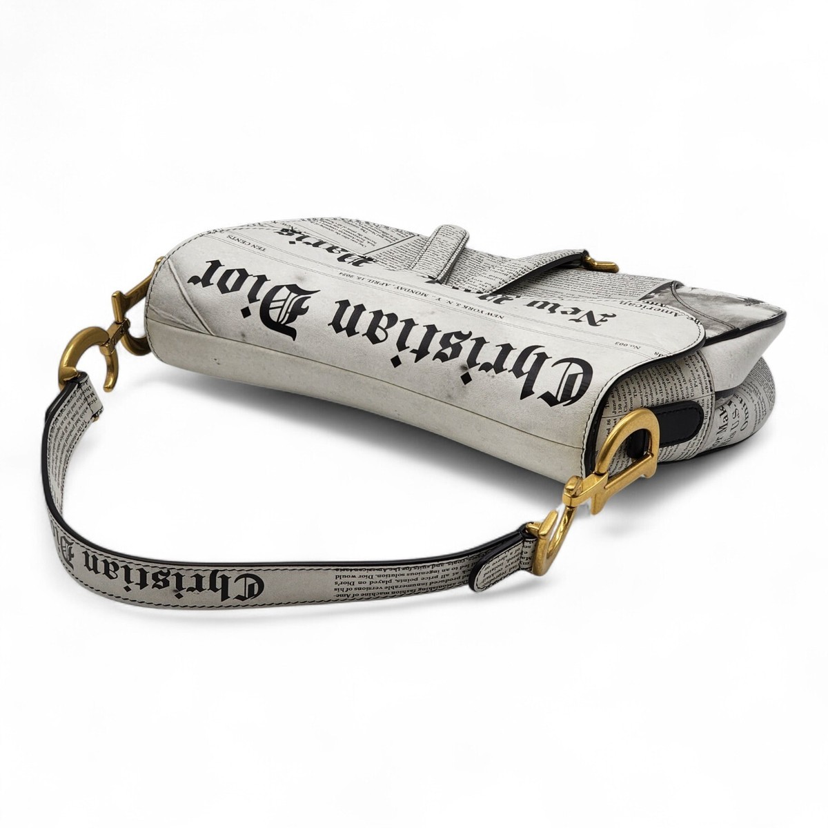 Christian Dior ニュースペーパープリント ボディバッグ Christian Dior Saddle Bag Newspaper Print Limited Edition