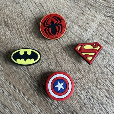 Jibbitz Superhelden 4 Pins Set - Batman Spider-Man Superman Captain America