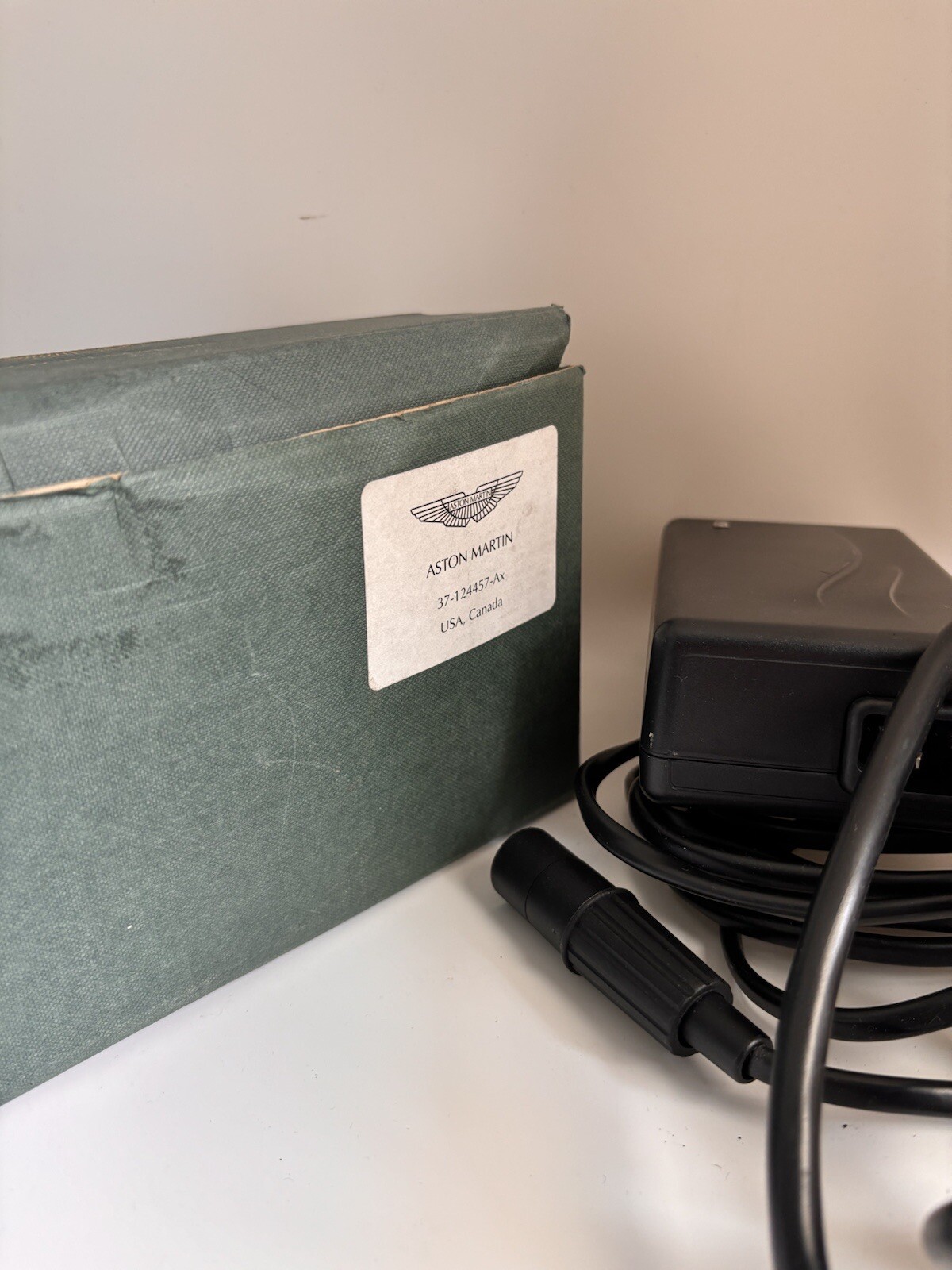 Aston Martin Mascot Three Step Charger