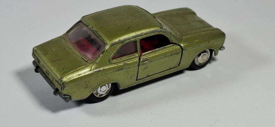 FORD ESCORT GT 1/66 Schuco verde - Immagine 2 di 4